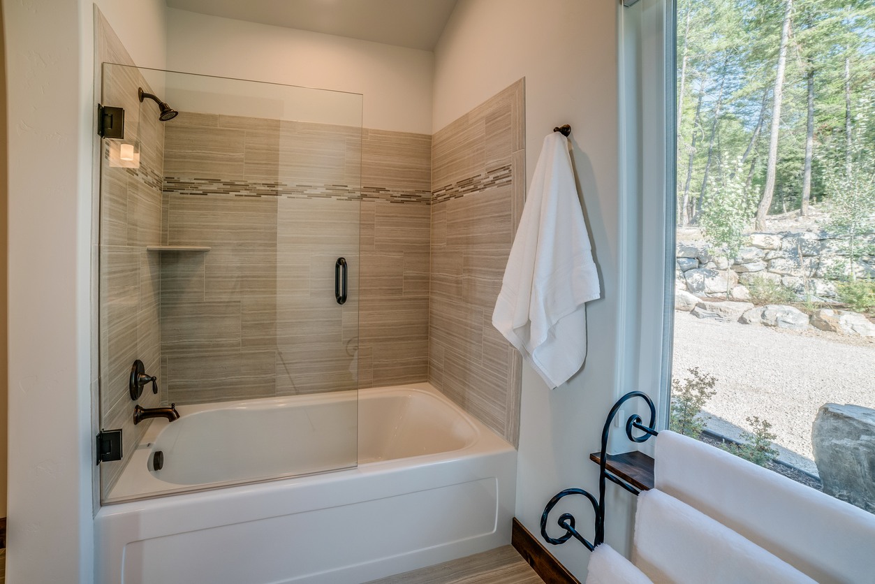 Shower & Tub Installation in Marquette